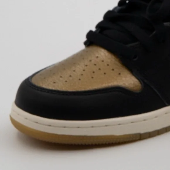 NIKE AIR JORDAN 1 High OG in Metallic Gold. SZ. 10M ** NEW WITH BOX ** - Picture 9 of 10